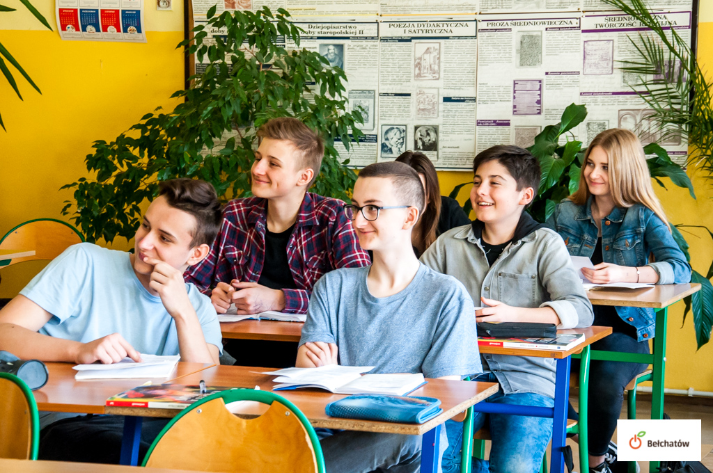 II LO w Bełchatowie planuje utworzyć w nowym roku szkolnym sześć klas pierwszych - trzy dla absolwentów podstawowek i trzy dla kończących gimnazjum.