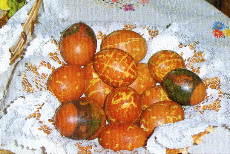 Jedną z kultywowanych do dziś tradycji wielkanocnych jest zdobienie jaj