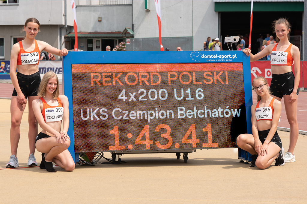 Sztafeta 4x200m K U-16 ustanowiła nowy rekord Polski i wywalczyła złoto; fot. UKS Czempion Bełchatów