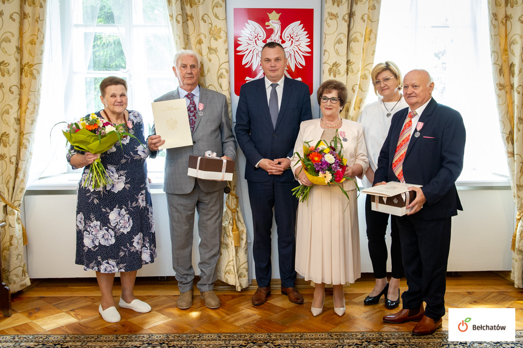 Gratulacje i życzenia jubilatom złożył wiceprezydent Łukasz Politański