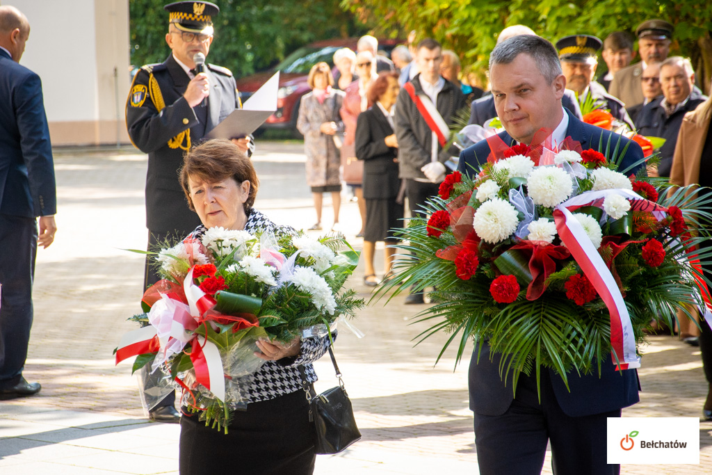 Kwiaty w rocznicę powstania Polskiego Państwa Podziemnego złożyli m.in. samorządowcy, przedstawiciele stowarzyszeń i instytucji 